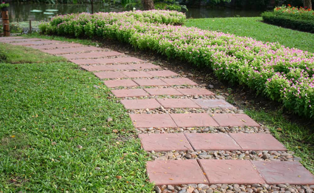 Garden lawn edging